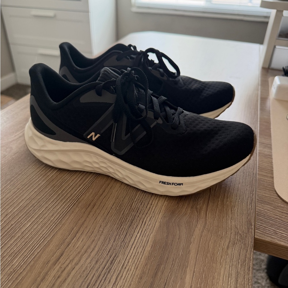 New Balance - Fresh Foam Arishi v4 Running Shoes - Women’s - Black/White - 8.5
